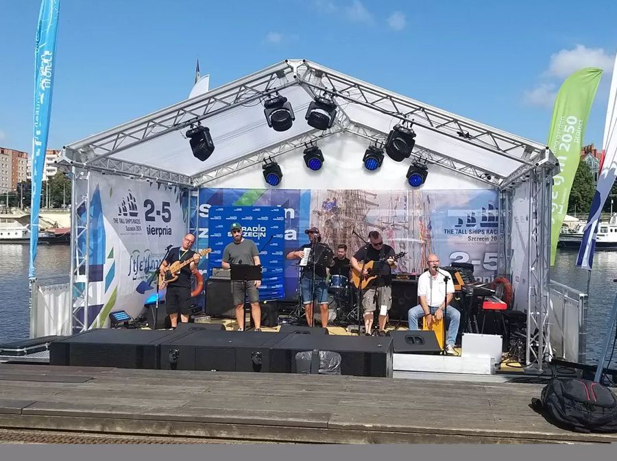 Scena pływająca z konstrukcji aluminiowej