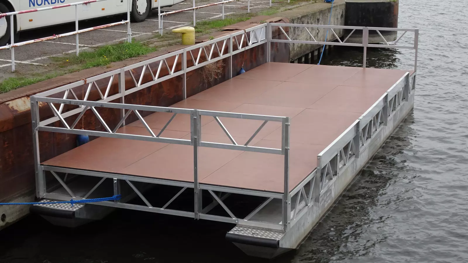 Konstrukcja pływająca AluBoats — realizacja 1